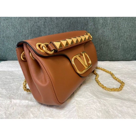 Valentino Stud Sign Borse a tracolla Marrone Nappa Replica Replica Perfette Valentino Stud Sign Borse a tracolla Marrone Nappa imitazioni
