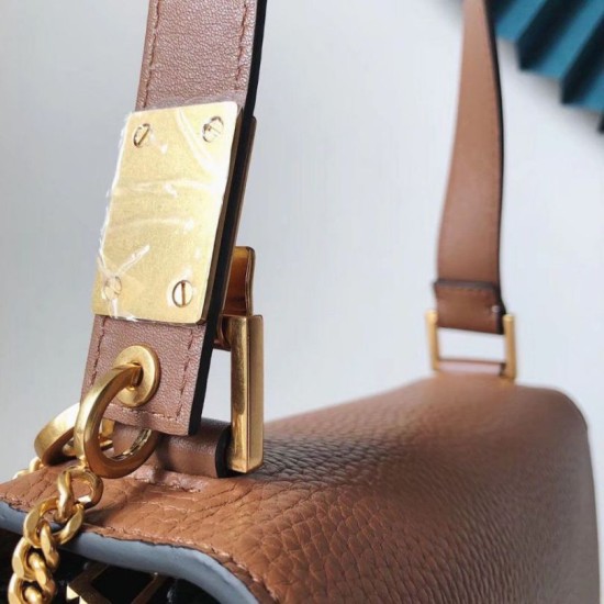 Replica fedele Valentino Vsling Grande Borse a tracolla Marrone Vitello Granulato Riproduzione Fedele fedele Valentino Vsling Grande Borse a tracolla Marrone Vitello Granulato imitazioni