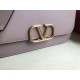 Replica Valentino Medium Vlock Borse a tracolla Poudre Calfskin Riproduzione Fedele Valentino Medium Vlock Borse a tracolla Poudre Calfskin imitazioni