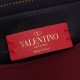 Replica Valentino Medium VRing Chain Borsa Bordeaux Grainy Calfskin Riproduzione Fedele Valentino Medium VRing Chain Borsa Bordeaux Grainy Calfskin imitazioni