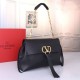 Replica fedele Valentino Medium VRing Chain Borse Nero Grainy Calfskin Riproduzione Fedele fedele Valentino Medium VRing Chain Borse Replica Nero Grainy Calfskin imitazioni