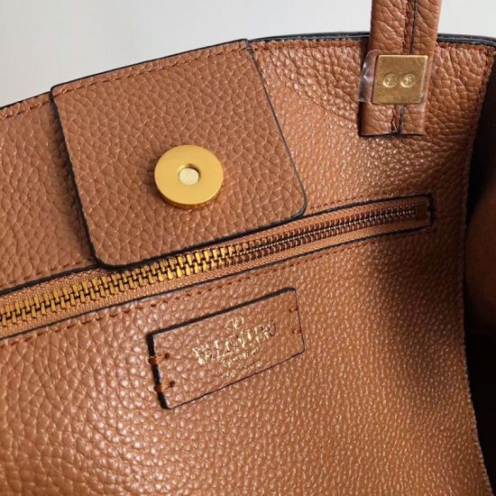 Replica fedele Valentino Roman Stud Tote Borsa Marrone Vitello Granulato Riproduzione Fedele fedele Valentino Roman Stud Tote Borsa Marrone Vitello Granulato imitazioni