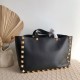 Replica Valentino Roman Stud Tote Borsa Nero Vitello Granulato Riproduzione Fedele Valentino Roman Stud Tote Borsa Nero Vitello Granulato imitazioni
