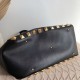 Replica Valentino Roman Stud Tote Borsa Nero Vitello Granulato Riproduzione Fedele Valentino Roman Stud Tote Borsa Nero Vitello Granulato imitazioni