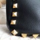 Replica Valentino Roman Stud Tote Borsa Nero Vitello Granulato Riproduzione Fedele Valentino Roman Stud Tote Borsa Nero Vitello Granulato imitazioni