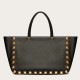 Replica Valentino Roman Stud Tote Borsa Nero Vitello Granulato Riproduzione Fedele Valentino Roman Stud Tote Borsa Nero Vitello Granulato imitazioni