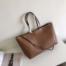 Riproduzione Fedele Valentino Rockstud Shopping Bora Pari replica Grande Marrone imitazioni