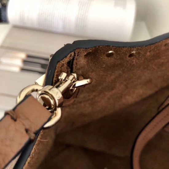 Replica Valentino Rockstud Shopping Bora Pari Grande Marrone Riproduzione Fedele Valentino Rockstud Shopping Bora Pari replica Grande Marrone imitazioni