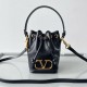 Replica Perfette Valentino VLogo Signature Mini Bucket Borse Imitazioni Nero Calfskin imitazioni
