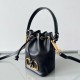 Replica Perfette Valentino VLogo Signature Mini Bucket Borse Imitazioni Nero Calfskin imitazioni