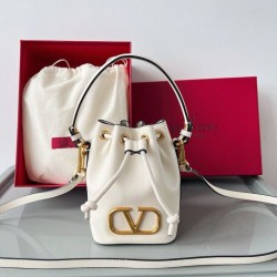 Valentino VLogo Signature Mini Bucket Borsa Bianco Calfskin Replica Replica Perfette Valentino VLogo Signature Mini Bucket Borsa Bianco Calfskin imitazioni