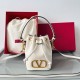 Valentino VLogo Signature Mini Bucket Borsa Bianco Calfskin Replica Replica Perfette Valentino VLogo Signature Mini Bucket Borsa Bianco Calfskin imitazioni
