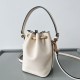 Valentino VLogo Signature Mini Bucket Borsa Bianco Calfskin Replica Replica Perfette Valentino VLogo Signature Mini Bucket Borsa Bianco Calfskin imitazioni