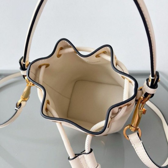 Valentino VLogo Signature Mini Bucket Borsa Bianco Calfskin Replica Replica Perfette Valentino VLogo Signature Mini Bucket Borsa Bianco Calfskin imitazioni