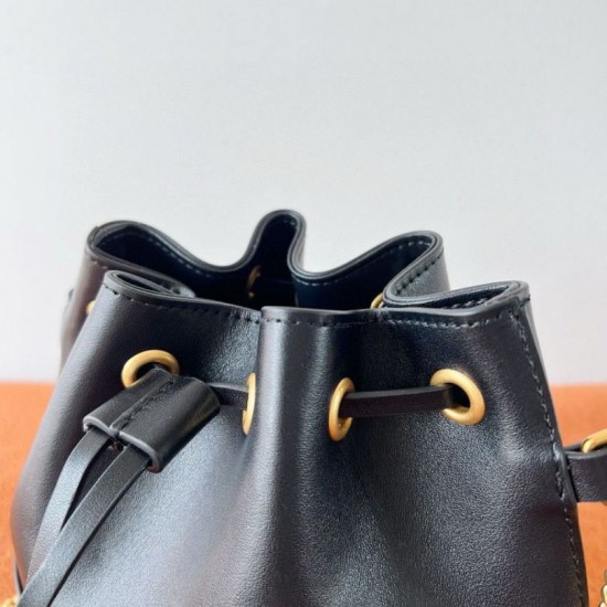 Valentino VLogo Signature Mini Bucket Borsa Nero Replica Replica Perfette Valentino VLogo Signature Mini Bucket Borsa Nero imitazioni