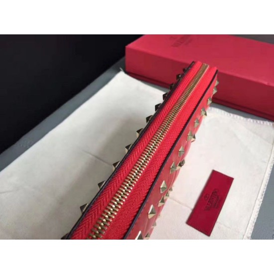 Replica Valentino Rockstud Spike Zip Portafoglio Rosso Agnello Riproduzione Fedele Valentino Rockstud Spike Zip Portafoglio Rosso Agnello imitazioni