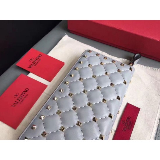 Replica Borsa Valentino Rockstud Spike Zip Portafoglio Sky Blue Agnello Riproduzione Fedele replica Valentino Rockstud Spike Zip Portafoglio Sky Blue Agnello imitazioni