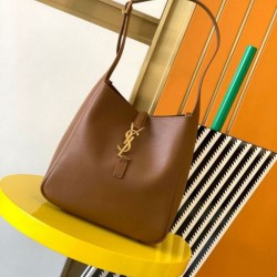 Replica Borsa hobo piccola Saint Laurent Le 5 À 7 Supple marrone Riproduzione Fedele Borsa hobo piccola Saint Laurent Le 5 À 7 Supple marrone imitazioni