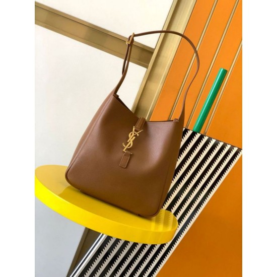 Replica Borsa hobo piccola Saint Laurent Le 5 À 7 Supple marrone Riproduzione Fedele Borsa hobo piccola Saint Laurent Le 5 À 7 Supple marrone imitazioni