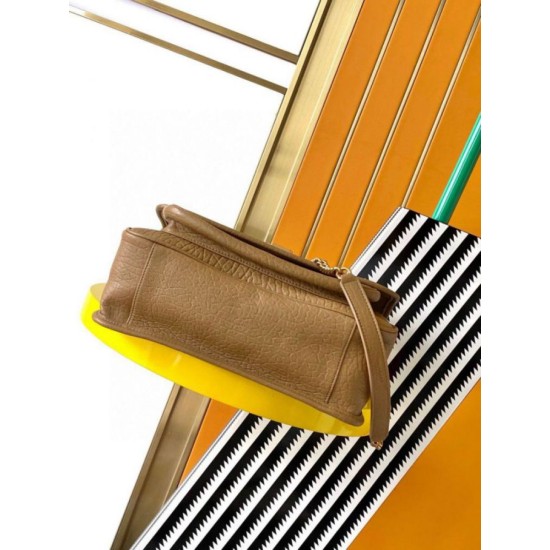 Replica Borse media Saint Laurent Niki a catena agnello martellata sughero scuro Riproduzione Fedele Borse Replica media Saint Laurent Niki a catena agnello martellata sughero scuro imitazioni