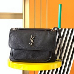 Replica Borsa media Saint Laurent Niki a catena agnello martellata nera Riproduzione Fedele Borsa media Saint Laurent Niki a catena agnello martellata nera imitazioni