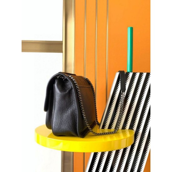 Replica Borsa media Saint Laurent Niki a catena agnello martellata nera Riproduzione Fedele Borsa media Saint Laurent Niki a catena agnello martellata nera imitazioni