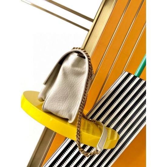 Replica Borsa media Saint Laurent Niki a catena agnello martellata bianca Riproduzione Fedele Borsa media Saint Laurent Niki a catena agnello martellata bianca imitazioni