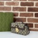 Replica Gucci 837466 Perfetta a tracolla maxi Softbit oversize in suede Marrone Imitazioni Replica Gucci 837466 Perfetta a tracolla maxi Softbit oversize in suede Marrone