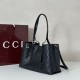 Replica Borsa a tracolla piccola Gucci GG Emblem 847281 Marrone Imitazioni Replica Borsa a tracolla piccola Gucci GG Emblem 847281 Marrone