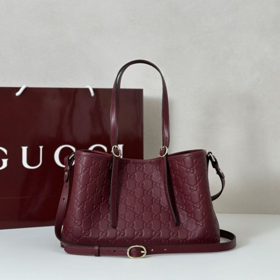 Replica Gucci 815214 Borsa tote media GG Emblem in pelle goffrata nera