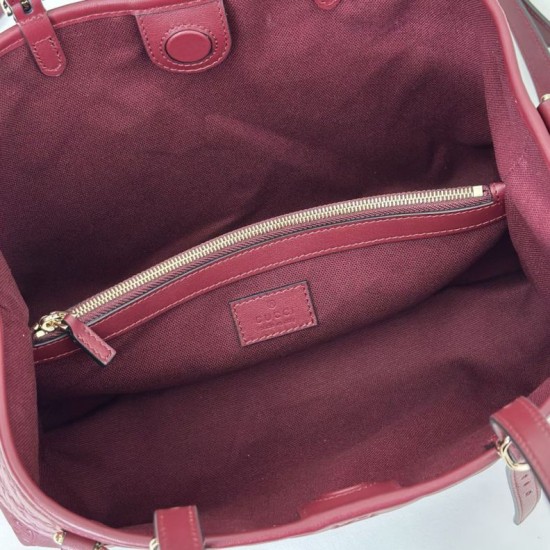 Replica Gucci 815214 Borsa tote media GG Emblem in pelle goffrata nera
