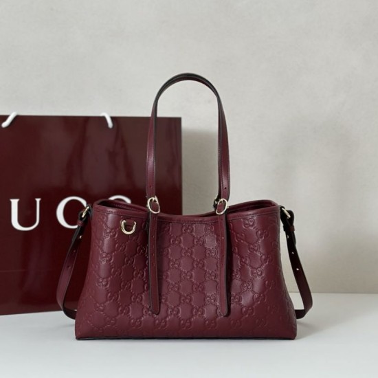 Replica Gucci 815214 Borsa tote media GG Emblem in pelle goffrata nera