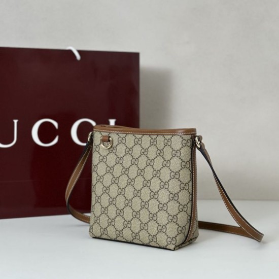 Replica Borsa a tracolla Gucci Half Horsebit Mini/media 860787 Pelle Granata Bianco Imitazioni Replica Borsa a tracolla Gucci Half Horsebit Mini/media 860787 Pelle Granata Bianco