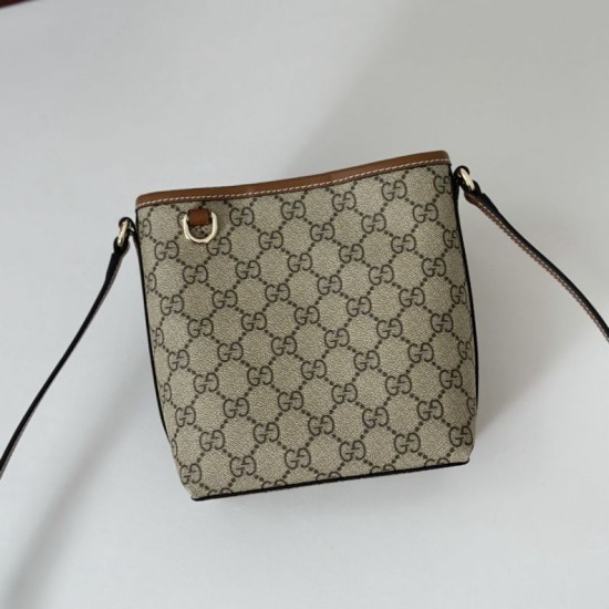 Replica Borsa a tracolla Gucci Half Horsebit Mini/media 860787 Pelle Granata Bianco Imitazioni Replica Borsa a tracolla Gucci Half Horsebit Mini/media 860787 Pelle Granata Bianco