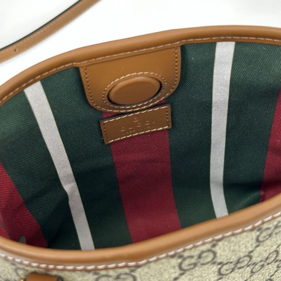 Replica Borsa a tracolla Gucci Half Horsebit Mini/media 860787 Pelle Granata Bianco Imitazioni Replica Borsa a tracolla Gucci Half Horsebit Mini/media 860787 Pelle Granata Bianco