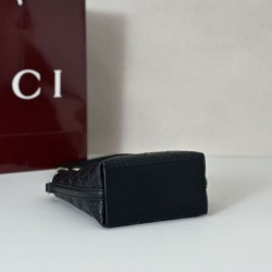 Gucci 847090 Borse a secchiello nano con GG Emblem in tessuto marrone Gucci 847090 Borse a secchiello nano con GG Emblem in tessuto marrone