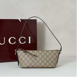 Borsa a tracolla piccola Gucci GG Emblem 847281 Nera