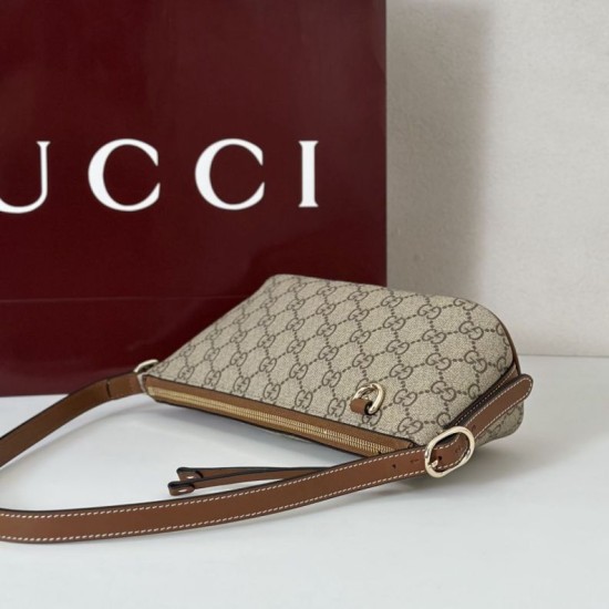 Replica Borsa a tracolla piccola Gucci GG Emblem 847281 Nera Imitazioni Replica Borsa a tracolla piccola Gucci GG Emblem 847281 Nera