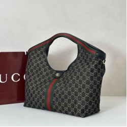 Gucci 815214 Borse tote media GG Emblem in pelle goffrata rossa Gucci 815214 Borse tote media GG Emblem in pelle goffrata rossa