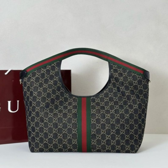 Replica Gucci 815214 Imitazioni borse griffate tote media GG Emblem in pelle goffrata rossa Imitazioni Replica Gucci 815214 Imitazioni borse griffate tote media GG Emblem in pelle goffrata rossa