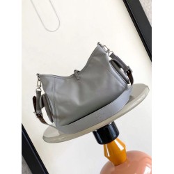 Borse a tracolla Louis Vuitton CarryAll Cargo Vibe PM M12579 Grigia Borse a tracolla Louis Vuitton CarryAll Cargo Vibe PM M12579 Grigia