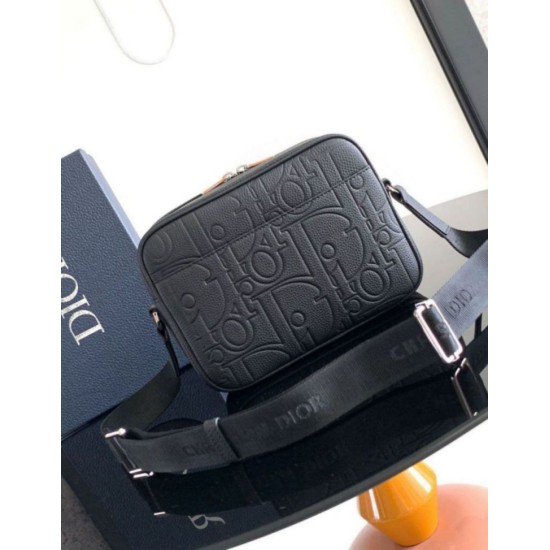 Replica Borsa a tracolla con cerniera Dior Rider 2.0 nera Gravity Riproduzione Fedele Borsa a tracolla con cerniera Dior Rider 2.0 nera Gravity imitazioni