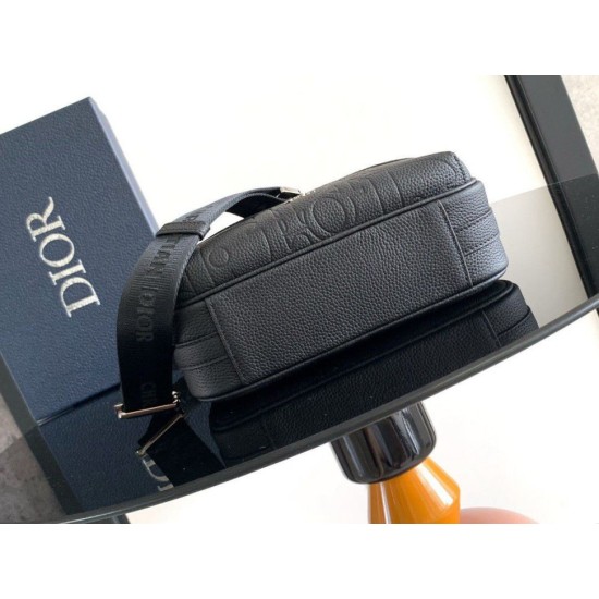 Replica Borsa a tracolla con cerniera Dior Rider 2.0 nera Gravity Riproduzione Fedele Borsa a tracolla con cerniera Dior Rider 2.0 nera Gravity imitazioni