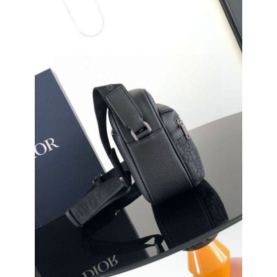 Replica Borsa a tracolla con cerniera Dior Rider 2.0 nera obliqua con nero Riproduzione Fedele Borsa a tracolla con cerniera Dior Rider 2.0 nera obliqua con nero imitazioni