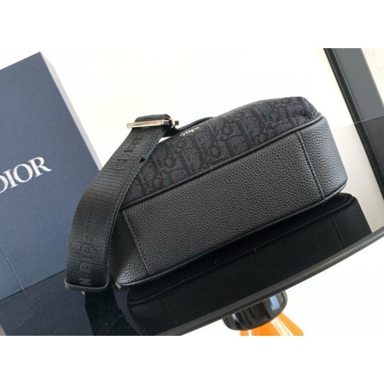 Replica Borsa a tracolla con cerniera Dior Rider 2.0 nera obliqua con nero Riproduzione Fedele Borsa a tracolla con cerniera Dior Rider 2.0 nera obliqua con nero imitazioni