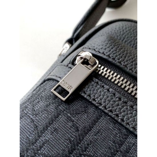 Replica Borsa a tracolla con cerniera Dior Rider 2.0 nera obliqua con nero Riproduzione Fedele Borsa a tracolla con cerniera Dior Rider 2.0 nera obliqua con nero imitazioni