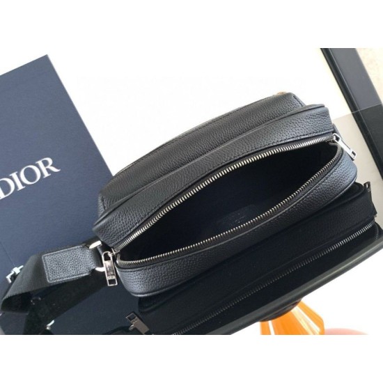 Replica Borsa a tracolla con cerniera Dior Rider 2.0 nera obliqua con nero Riproduzione Fedele Borsa a tracolla con cerniera Dior Rider 2.0 nera obliqua con nero imitazioni