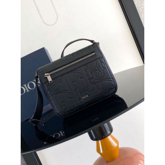 Replica Bora Pari a tracolla Dior da uomo con patta nera Gravity Riproduzione Fedele Bora Pari replica a tracolla Dior da uomo con patta nera Gravity imitazioni