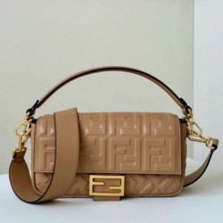 Replica Borse media Fendi Baguette in nappa beige FF Riproduzione Fedele Borse Replica media Fendi Baguette in nappa beige FF imitazioni