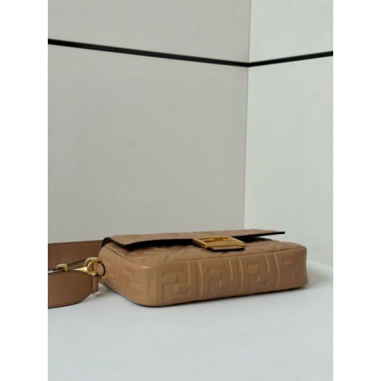 Replica Borse media Fendi Baguette in nappa beige FF Riproduzione Fedele Borse Replica media Fendi Baguette in nappa beige FF imitazioni